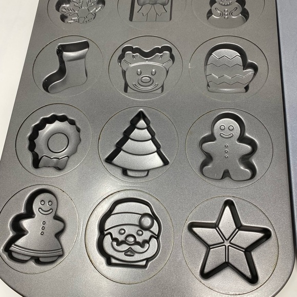 Wilton Holiday Cookie Mold Set - Black and Gray - Picture 4 of 4